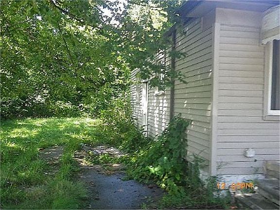 3rd image of 12223 Grandmont Ave