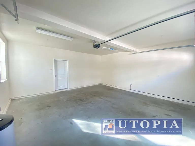 Spacious and Modern 3-bedroom, 3.5 bathroom in Seabright just minutes away from the Beach Boardwa... — Photo 21