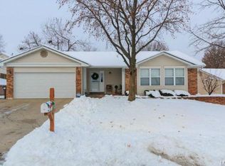 18 Valley View Dr, Saint Peters, MO 63376