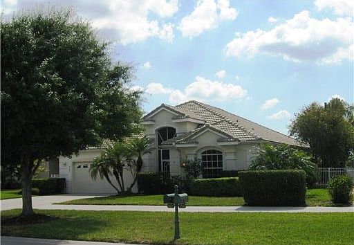2nd image of 907 SW Lake Charles Cir