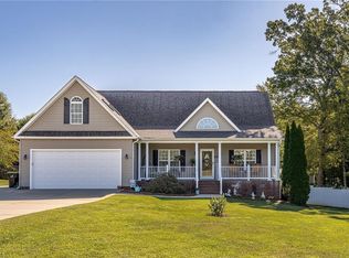 8512 Fieldstream Dr, Stokesdale, NC 27357