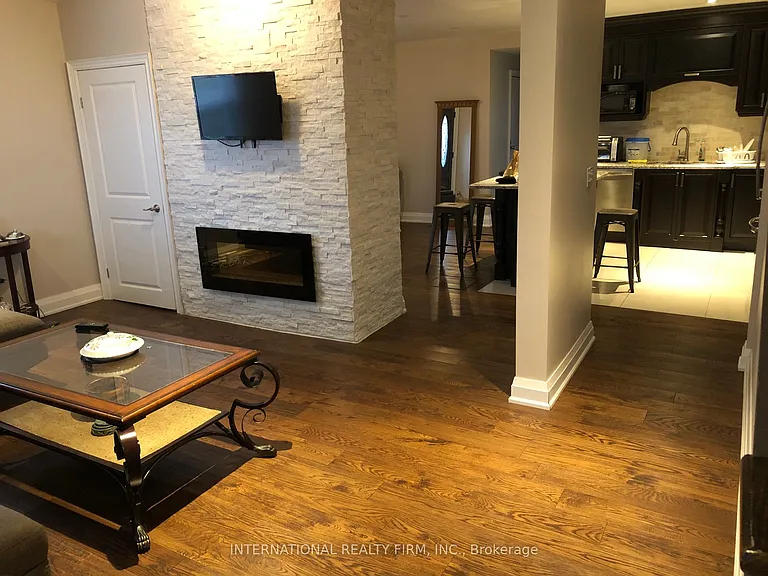 489 Kemp Rd W — Photo 2