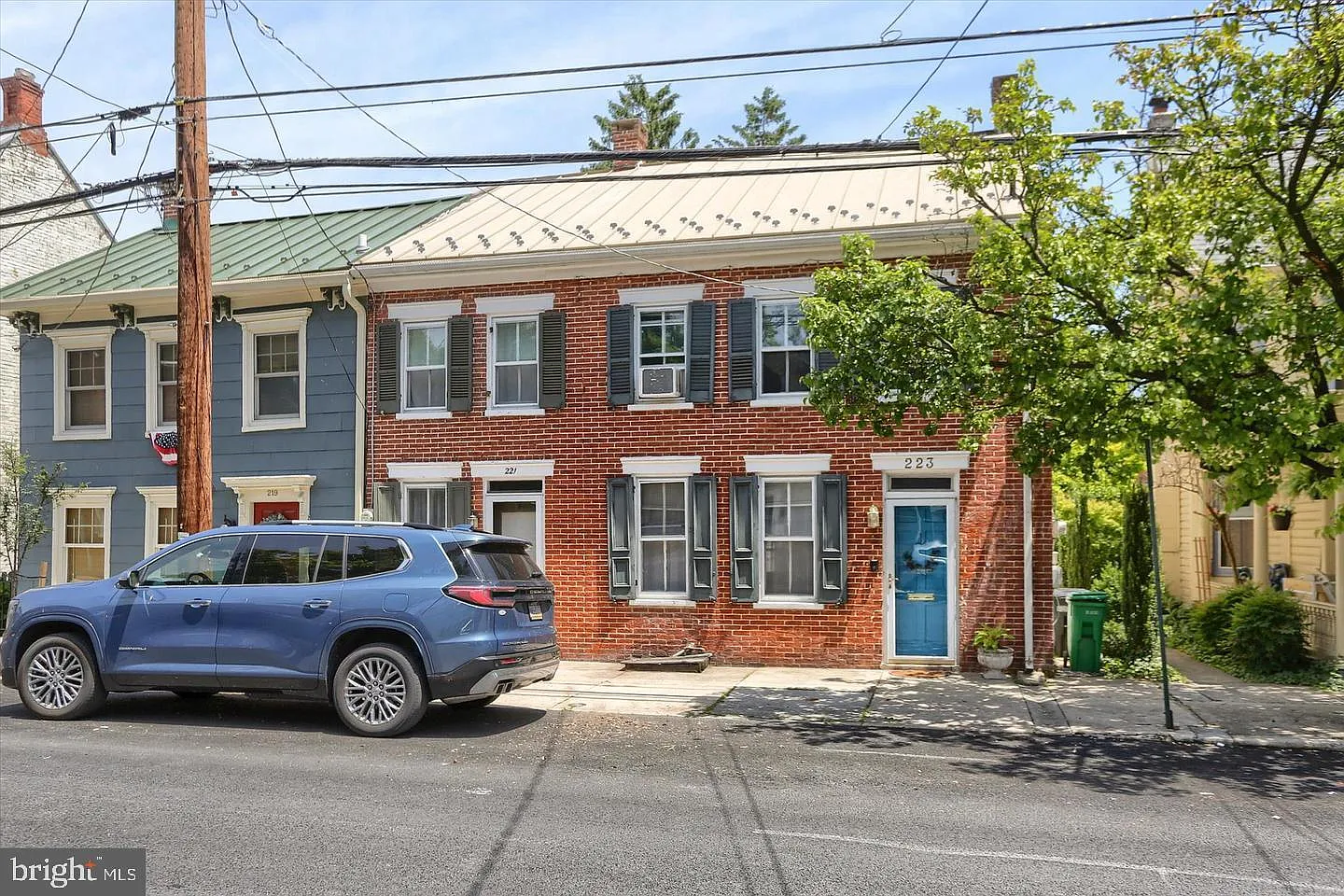 3 bed, 1.0 bath, 1600 sqft, $1,870 — Photo 1