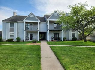 1076 Millpond Rd UNIT E, Valparaiso, IN 46385