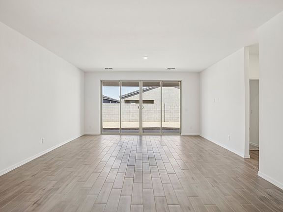 Amarillo Creek - Poppy Interior Image 6