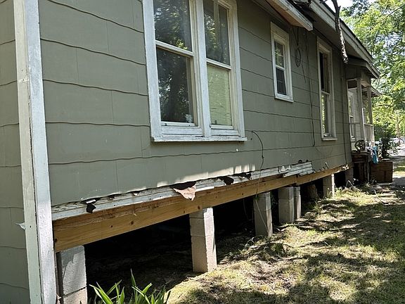 2nd image of 1309 Park St