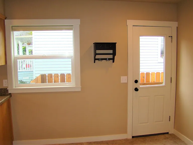 813 Niagara Ave — Photo 15
