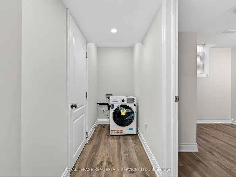 48 Eringate Ct #LOWER — Photo 20