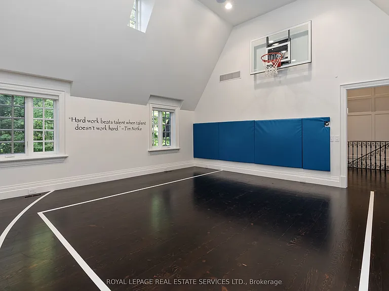 108 Sandringham Dr — Photo 35