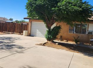 21016 Rambling Rd, Apple Valley, CA 92308