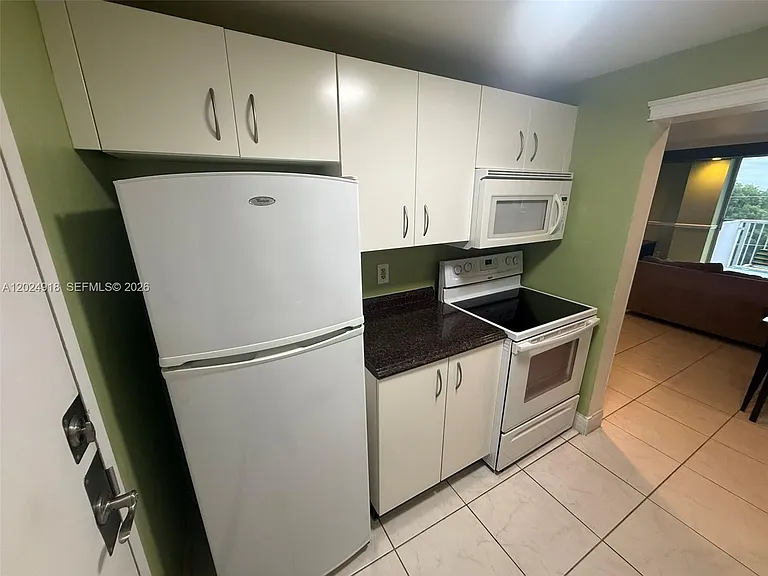 2020 NE 135th St #503 — Photo 7