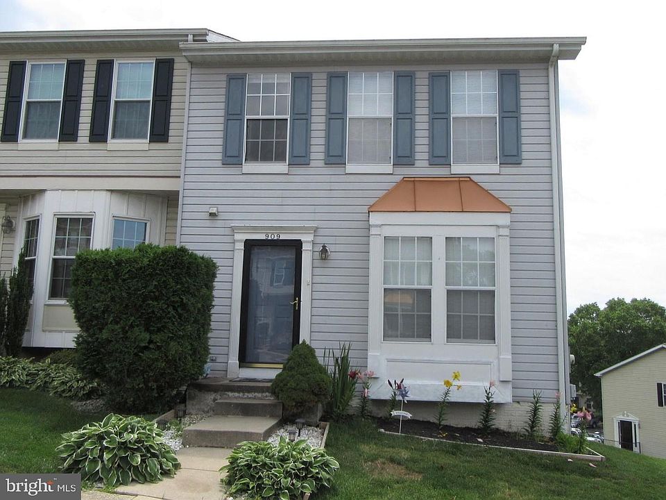 1st image of 909 Glen Falls Ct