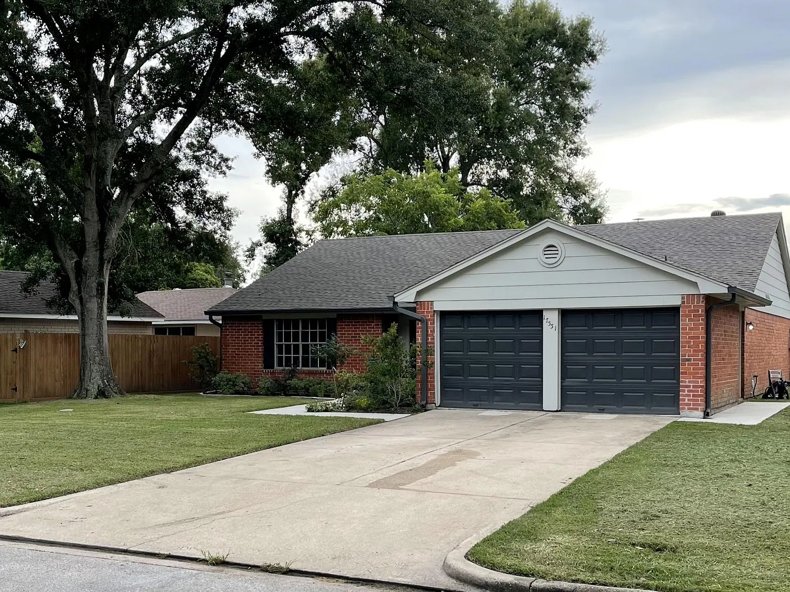 4 bed, 4.0 bath, 1896 sqft, $2,100 — Photo 2