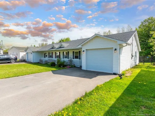 7 Alice Ave, Moncton, NB E1E 2H9