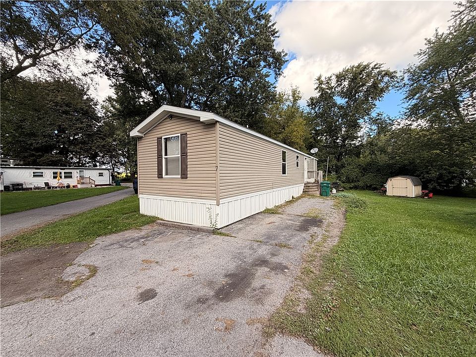 1st image of 7 Crystal Ln