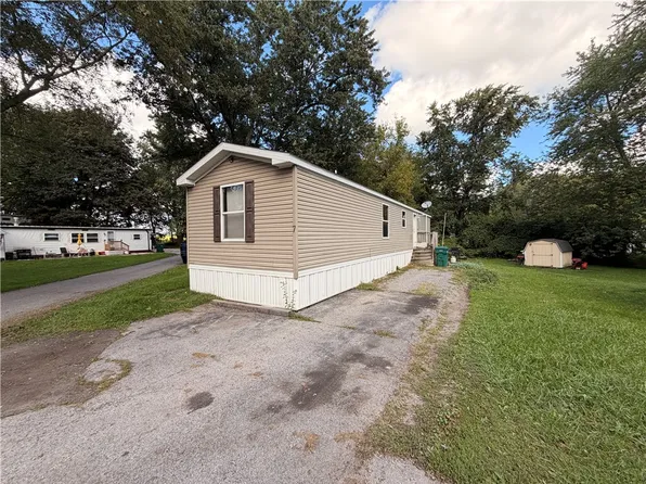 7 Crystal Ln, Batavia, NY 14020