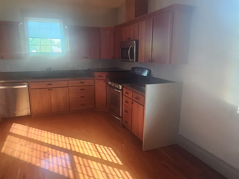 327 E Birch St — Photo 12