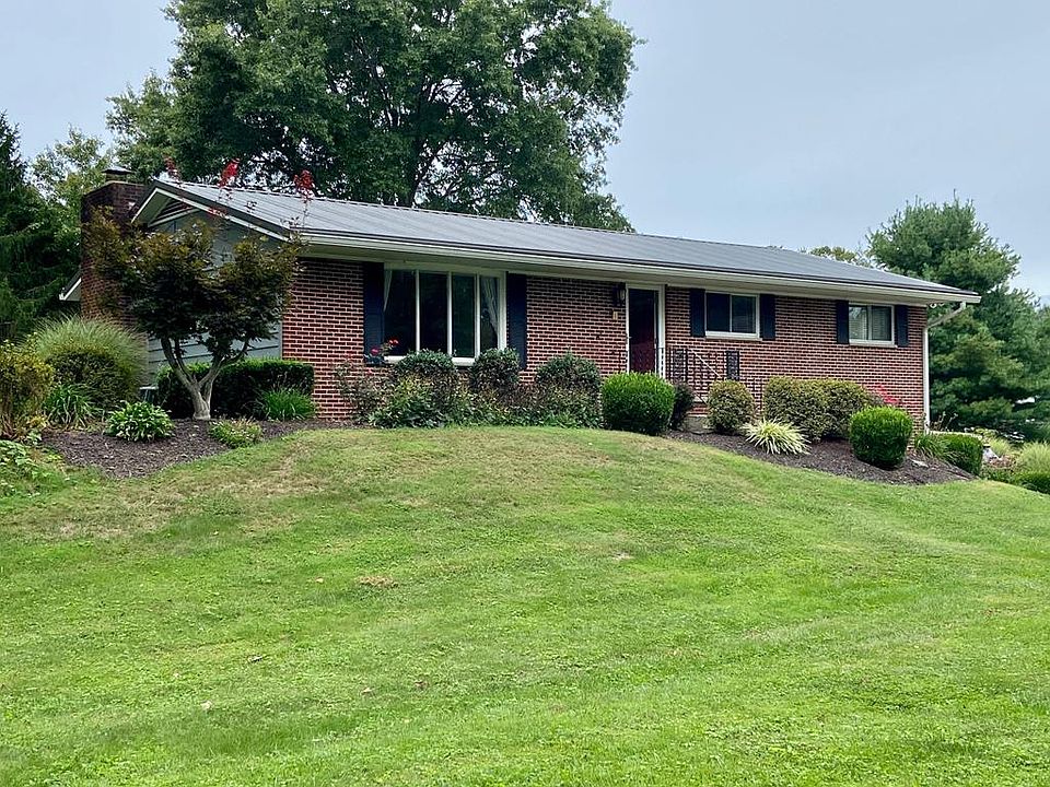 1st image of 2725 Brookhaven Dr