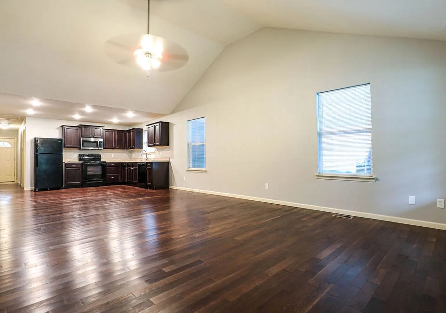 Beautiful & Charming 4 Bed / 2 Bath Home Newly Updated & Move-In Ready! — Photo 3
