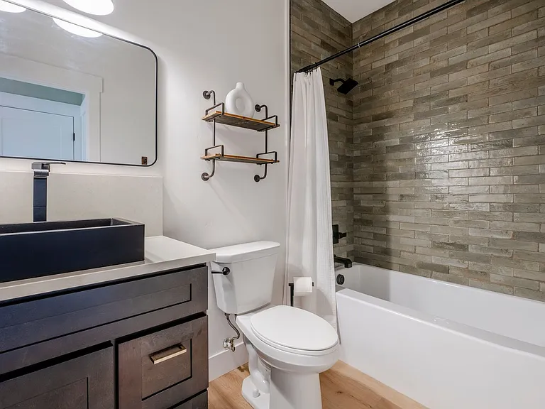137 Alpha Rd — Photo 17