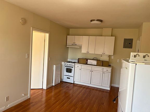 3rd image of 615 1/2 N Rossmore Ave #B311