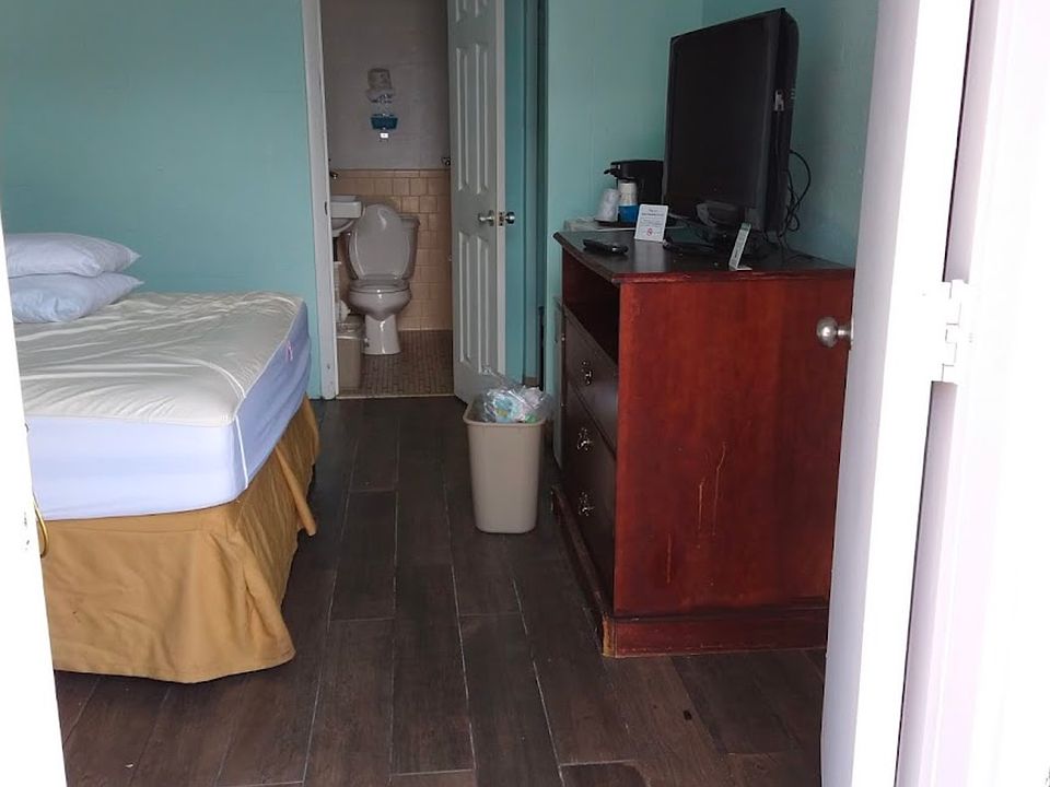 2nd image of 119 W Bogue Blvd #110