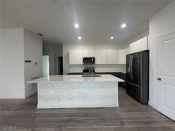 4th image of 8007 Mill Ct