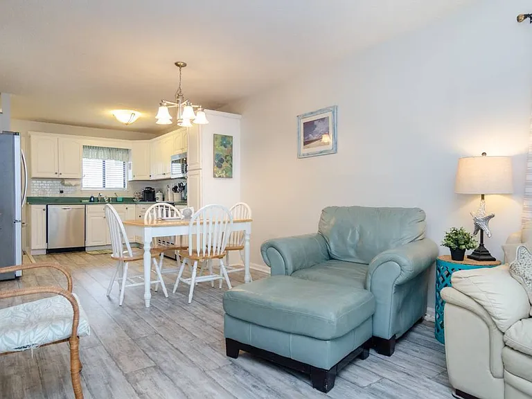1101 Lake Park Blvd S #1B — Photo 8