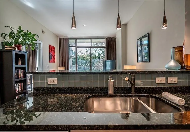 905 Juniper St NE #401 — Photo 10
