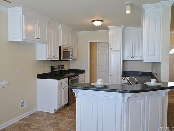 3rd image of 101 Horsetrail Dr