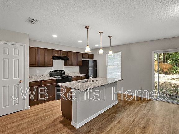 3rd image of 4643 Williamsburg Ave