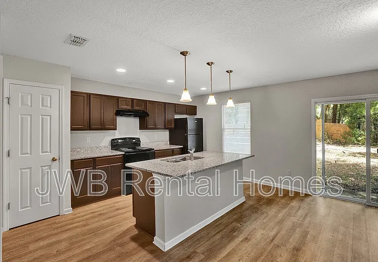 4643 Williamsburg Ave — Photo 3