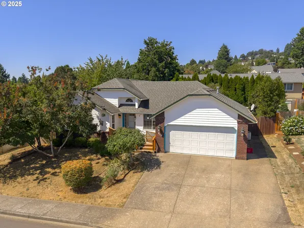 310 SW Birch St, Dundee, OR 97115