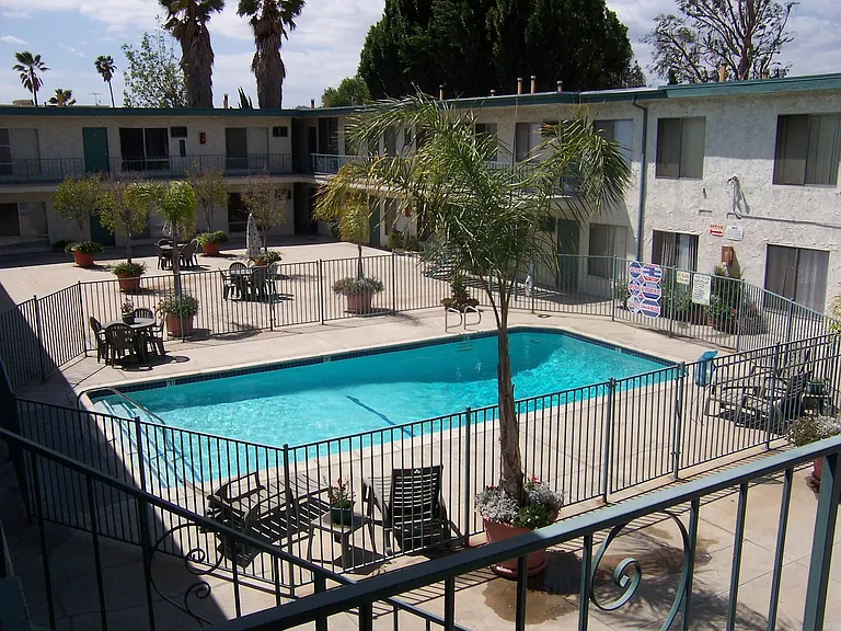 Laurel Canyon — Photo 51
