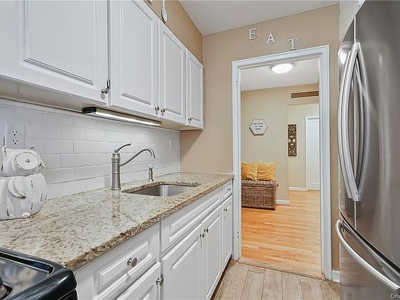 5th image of 154 Underhill Ave APT 1B