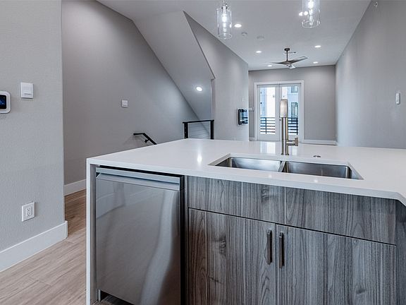 5th image of 111 Merritt St #101