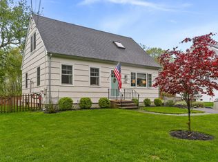 985 S Pine Creek Rd, Fairfield, CT 06824