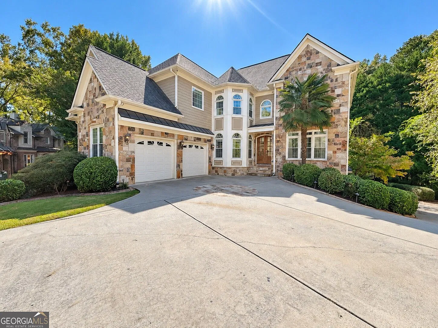 6 bed, 5.5 bath, 5329 sqft, $6,300 — Photo 1