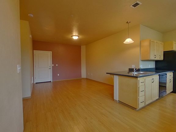 4th image of 362 E 12th Ave APT 401