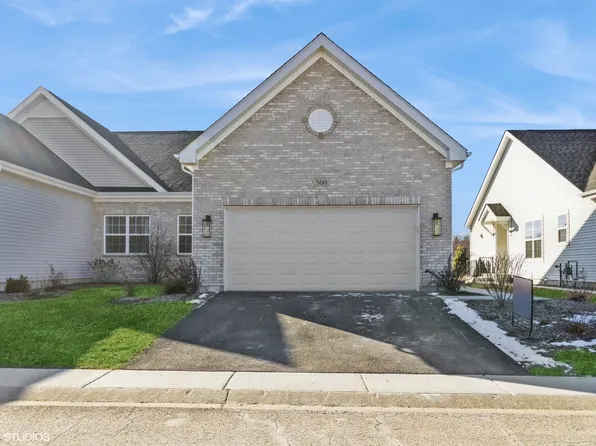 560 Madison Ln, Elgin, IL 60123