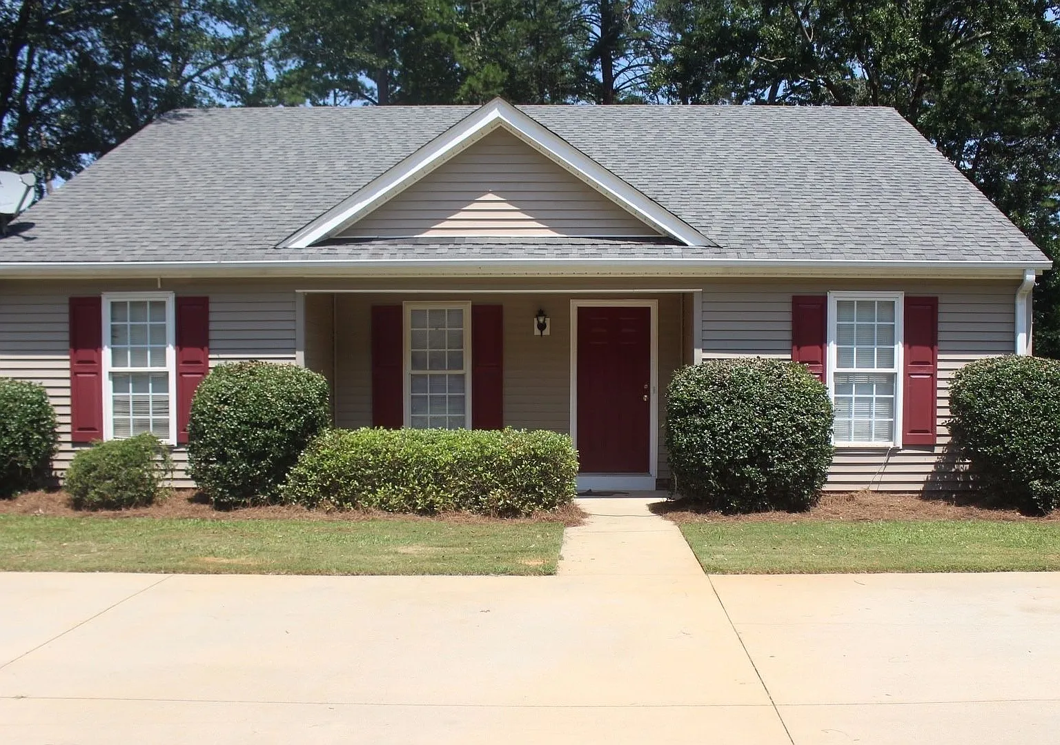 Bright home with large features near Clemson University! — Photo 2