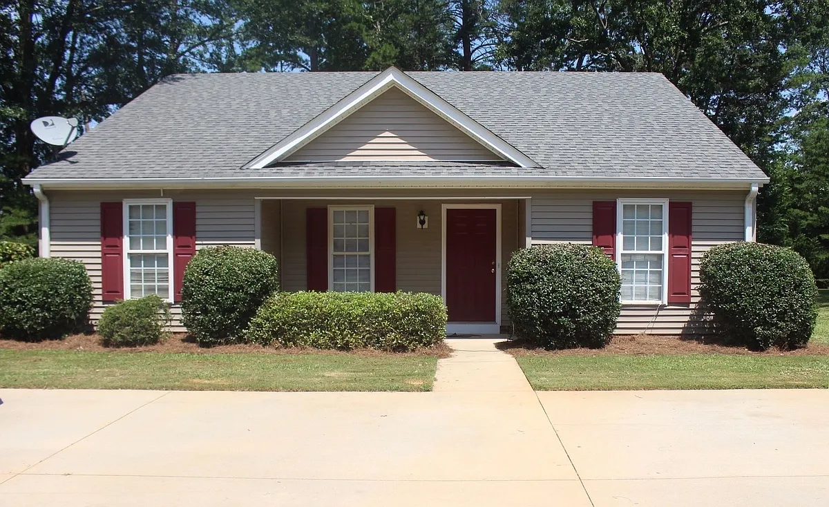 Building Photo - 100 Water Oak Ln