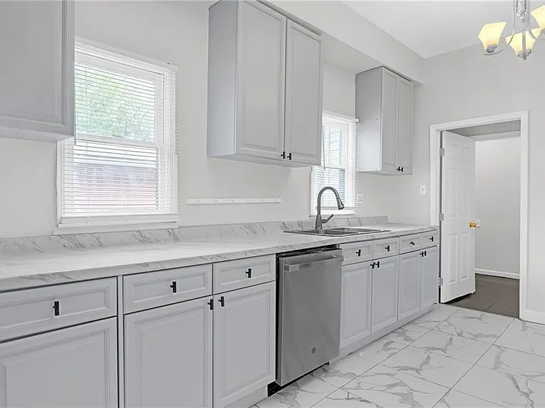 660 Queen St SW #A — Photo 14