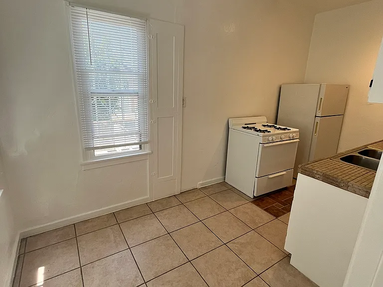 1121 N Kenmore Ave #106 — Photo 7