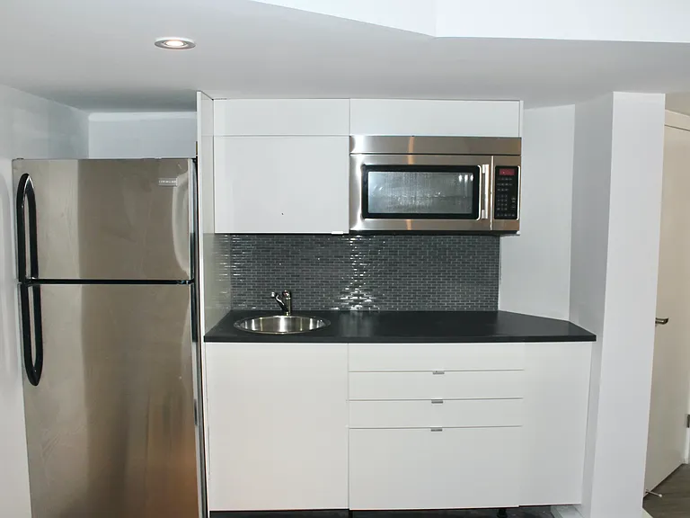 154 Sanford Ave — Photo 7
