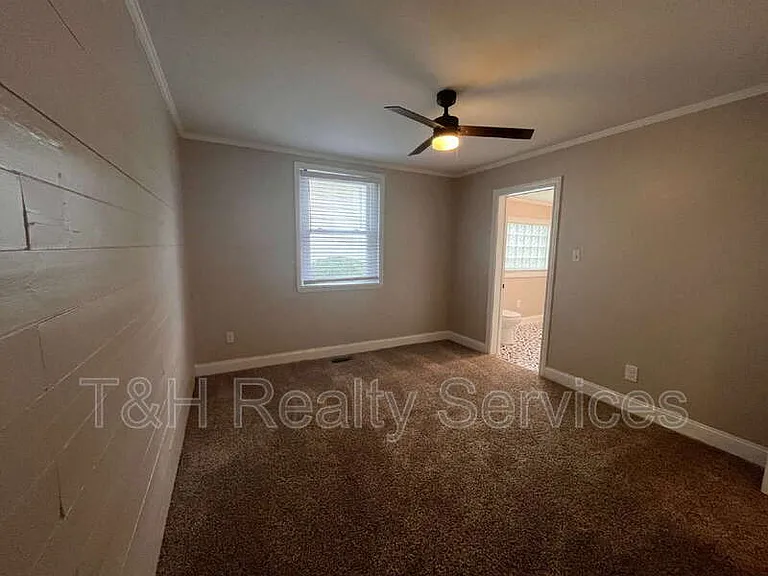 708 N Independence St — Photo 22