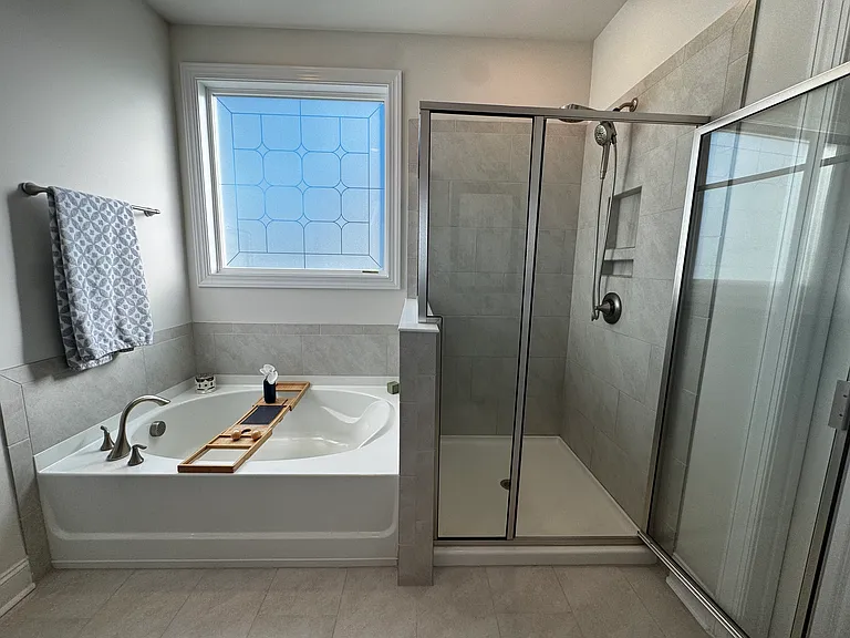 Master Bathroom
1st floor