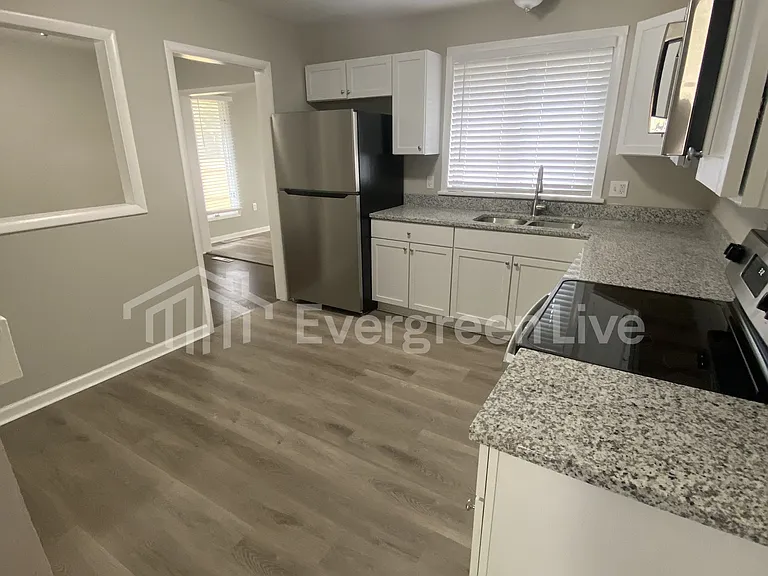 8008 E 93rd Ter — Photo 6