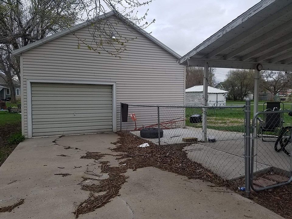 2nd image of 321 4th St