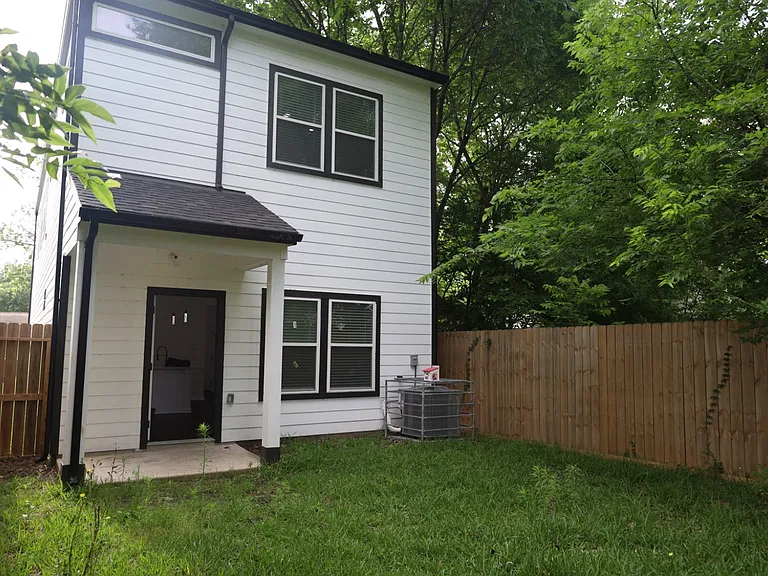 6614 Foster St — Photo 8